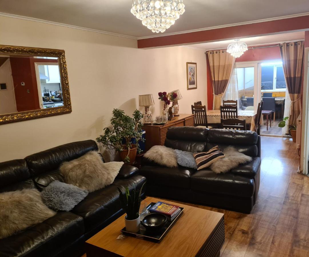 Specious Room In Northolt Northolt  Exterior photo